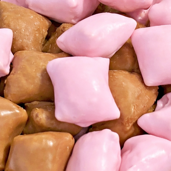 Peanut Butter & Strawberry Pretzel Nuggets (12 oz)