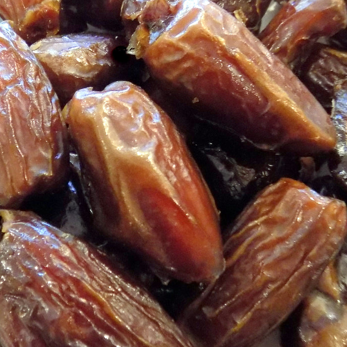 Dates, Whole Pitted, Deglet Noor (14 oz) - The Nut Garden